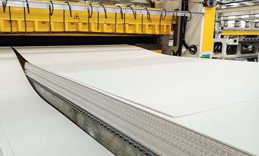 Production of PP honeycomb panel