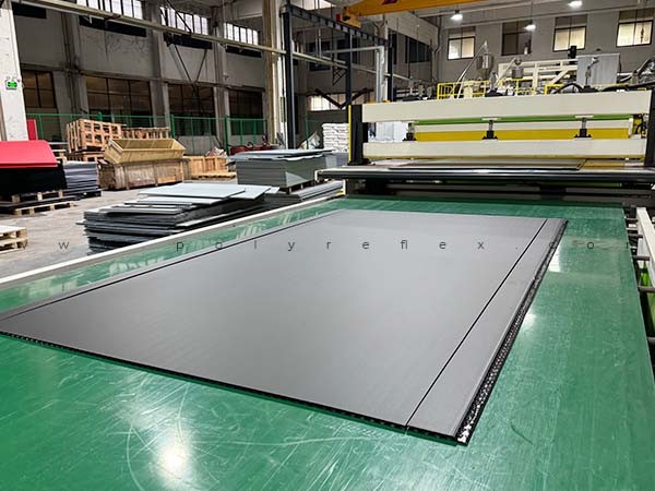 PP honeycomb board production