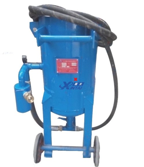 Simple mobile open sand blasting machine