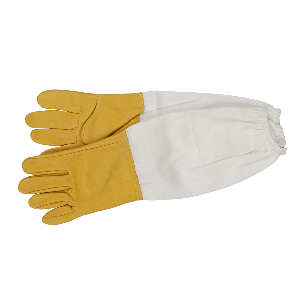 alt="Sheepskin leather: Made of durable goatskin leather designed to protect the palms of your hands and fingers, yet offer the flexibility needed to handle tools and hives. Perfect for beginners, hobbyists and commercial beekeepers. "