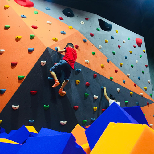 Boulder Climbing Wall - Indoor Rock Climbing Attraction