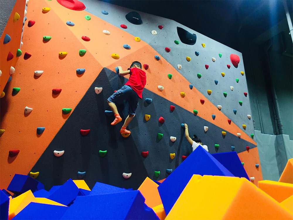 How to Play Boulder Climbing Wall