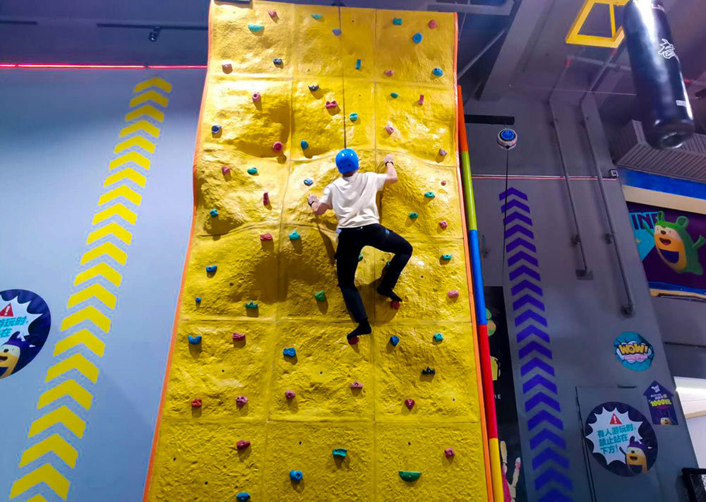 Boulder Climbing Wall - Indoor Rock Climbing Attraction