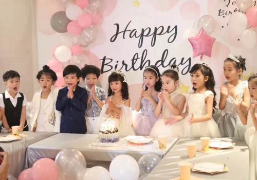 Why Parents Throw Kid's Birthday Party in Trampoline Park?