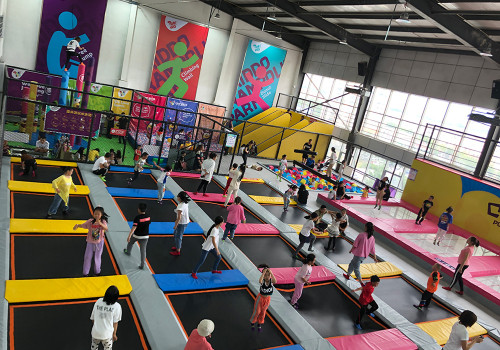How to maintain and keep customers in the trampoline park operation process?