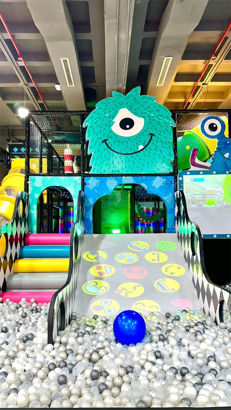 Interactive projection slide systems