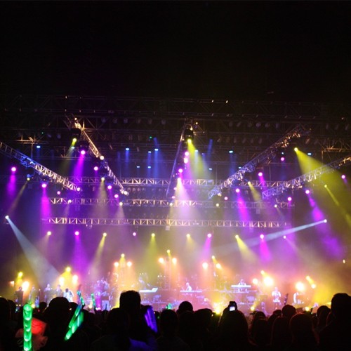 What is the effect of the stage light?