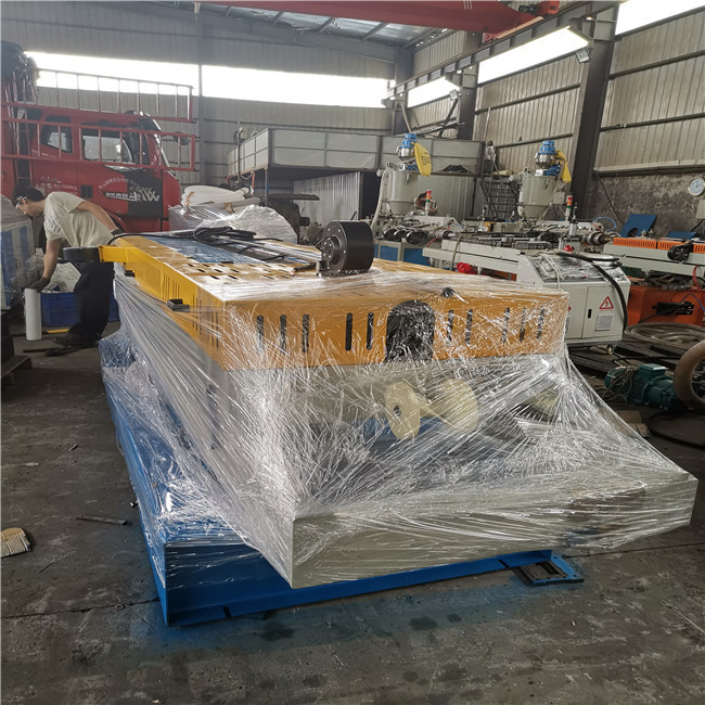 loading containers for domestic customer continue corrugated pipe machine