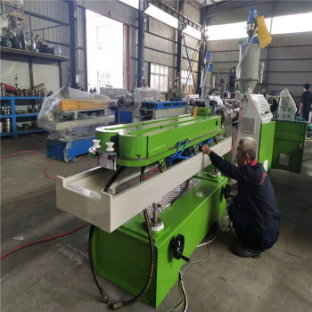 High speed single wall corrugated pipe machine