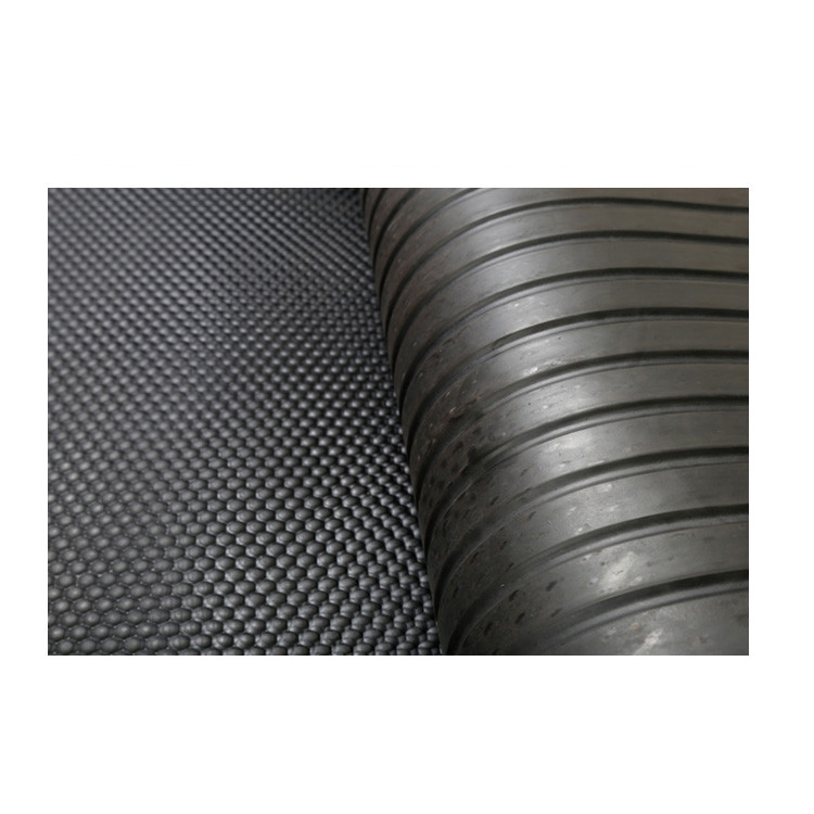 حصير المماطلة في شركة الجرار Supply Co.This Rubber Mat مثالية للزراعة.
