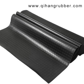 Черные противоскользящие резиновые коврики 3 мм - 8 мм стандартного размера на складе