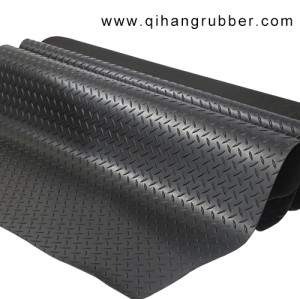Черные противоскользящие резиновые коврики 3 мм - 8 мм стандартного размера на складе