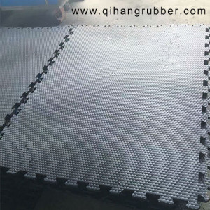 Anti slip anti fatigue black color 4 x 6 cow rubber flooring mats for shed