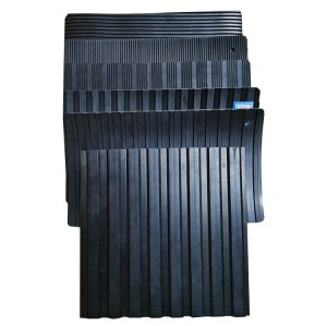 Export a variety of Black anti slip corrugated rib rubber matting for floor protection