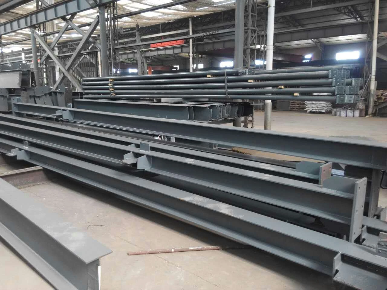 Can prefab steel structures be customized to fit specific project requirements?