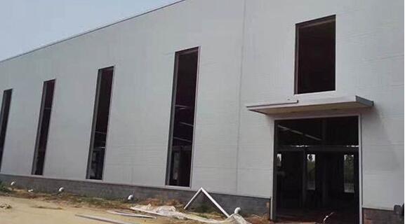 How to load and deliver the steel structure warehouse workshop building materials?