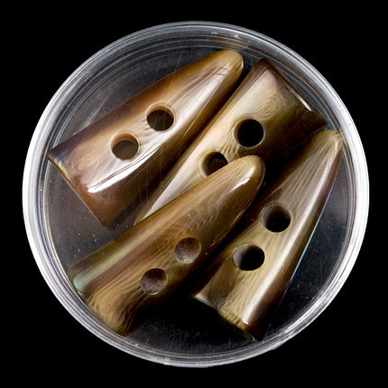 High Quality Plastic Horn Buckle Coat Button