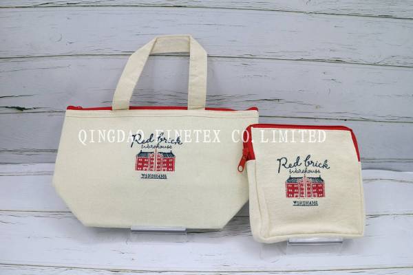 赤レンガ刺繍保冷トートバック　ランチバック