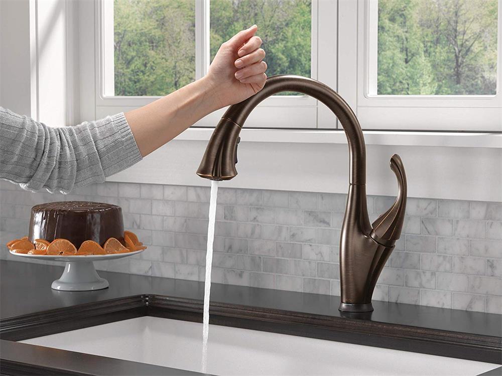 five factors to consider when choosing a kitchen faucet
