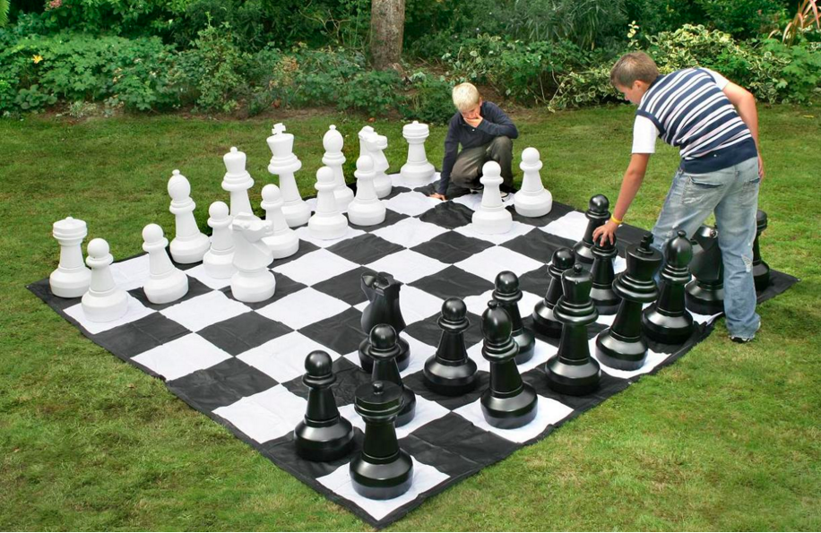 giant chess