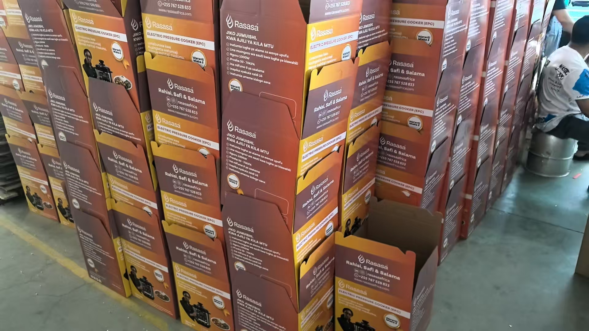 Boxed accessible pressure cookers during the packing stage