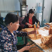 Turn waste into treasure, wheat stalks allow retired aunts to reshape their value