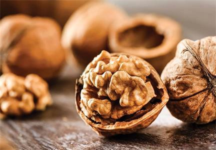 What Nutrients Are Found in Walnuts?