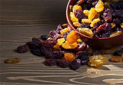 5 Benefits of Eating Raisins Every Day