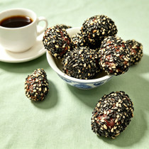 Factory Manufacture Premium Wholesale Dried Black Sesame Seedless Crispy Jujubes | Custom Private Label
