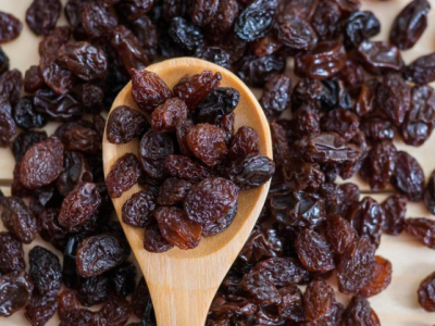 لماذا الزبيب هو الوجبة الخفيفة المثالية لإنقاص الوزن: اكتشف الحقيقة المذهلة!