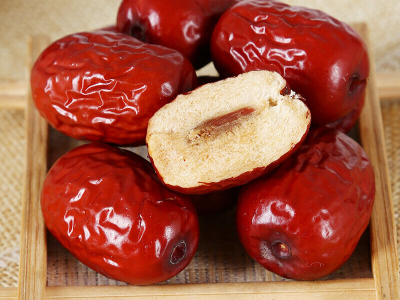 كيفية بناء علاقات طويلة الأمد مع موردي التمور الحمراء بالجملة