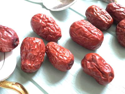 التكاليف الخفية المترتبة على تجاهل الجودة عند اختيار تاجر جملة للتمور الحمراء