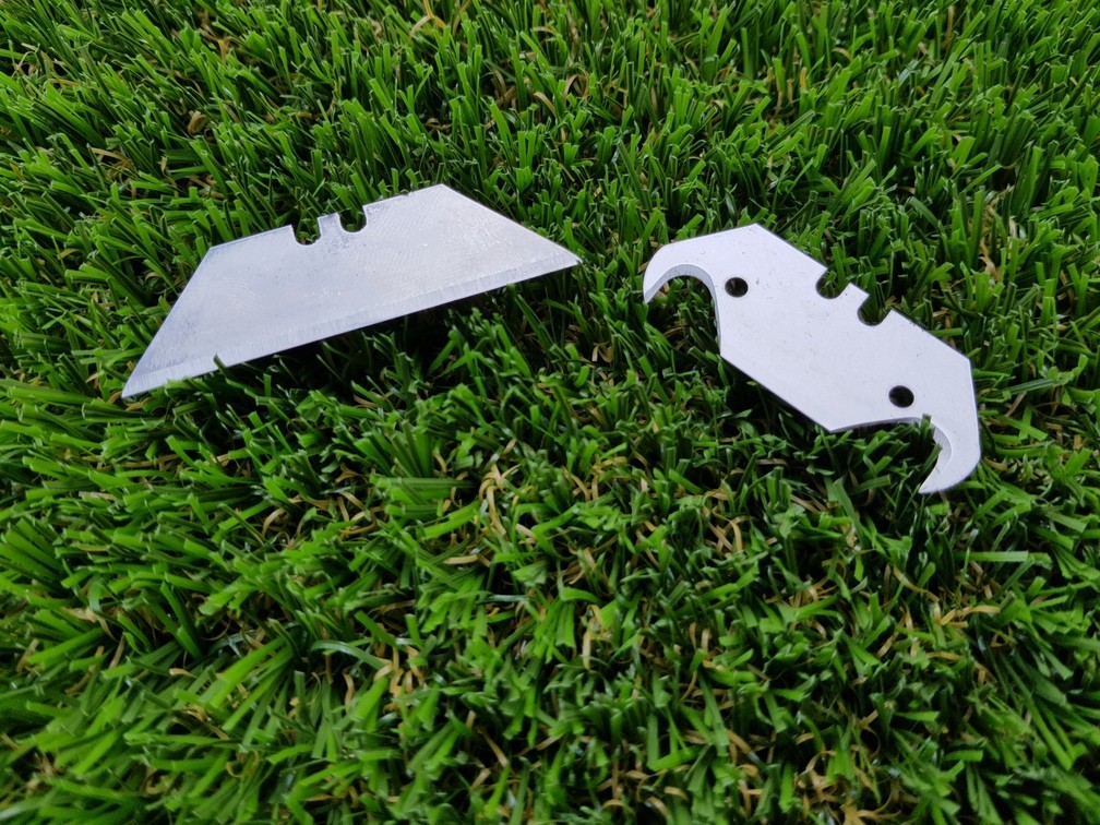 Artificial grass cutting blade
