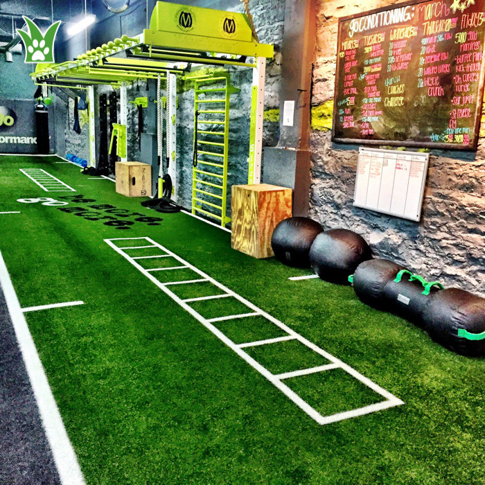 césped artificial para gimnasio en casa