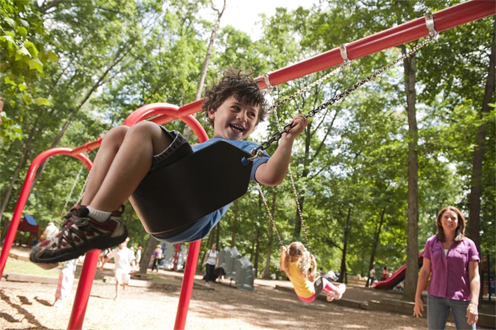 cuatro precauciones en el uso del columpio para niños