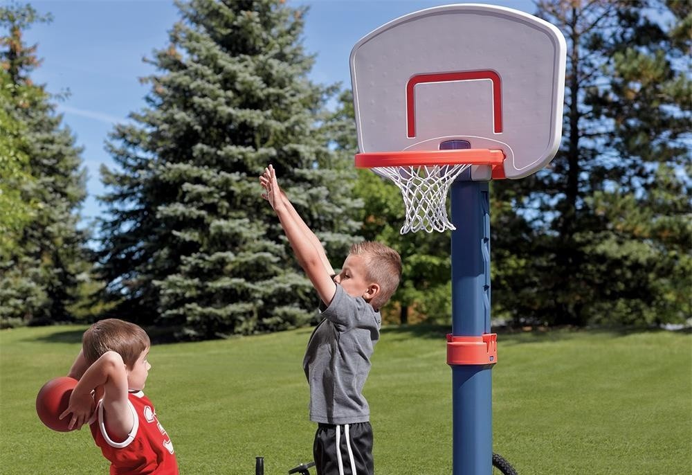 los beneficios de comprar un aro de baloncesto para su hijo