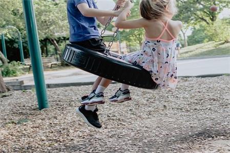 Comment faire une balançoire de pneus pour enfants bricolage?