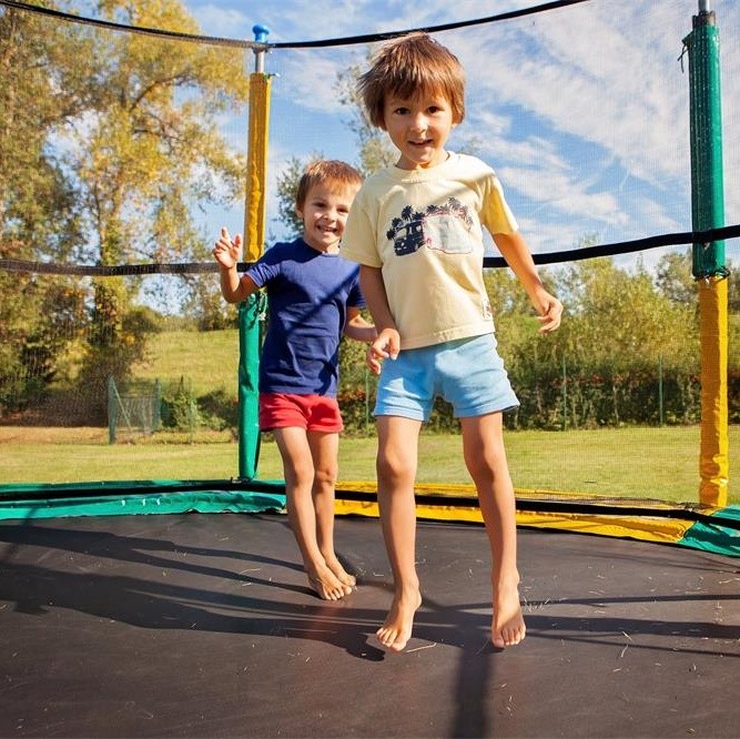 ¿Cuáles son los beneficios de elegir un trampolín para niños para su hijo?