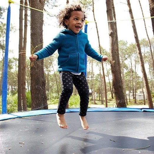 ¿Cuáles son los consejos de seguridad al usar un trampolín para niños?