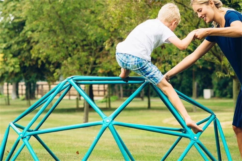 the specific factors that need to be considered when choosing a children's climbing frame