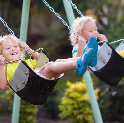 How do we choose outdoor children's play equipment brands？