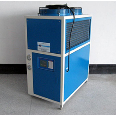 The chiller used for water cooling
