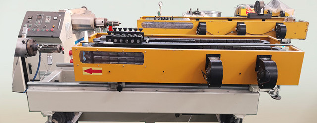 Plastic pipe extrusion machinery