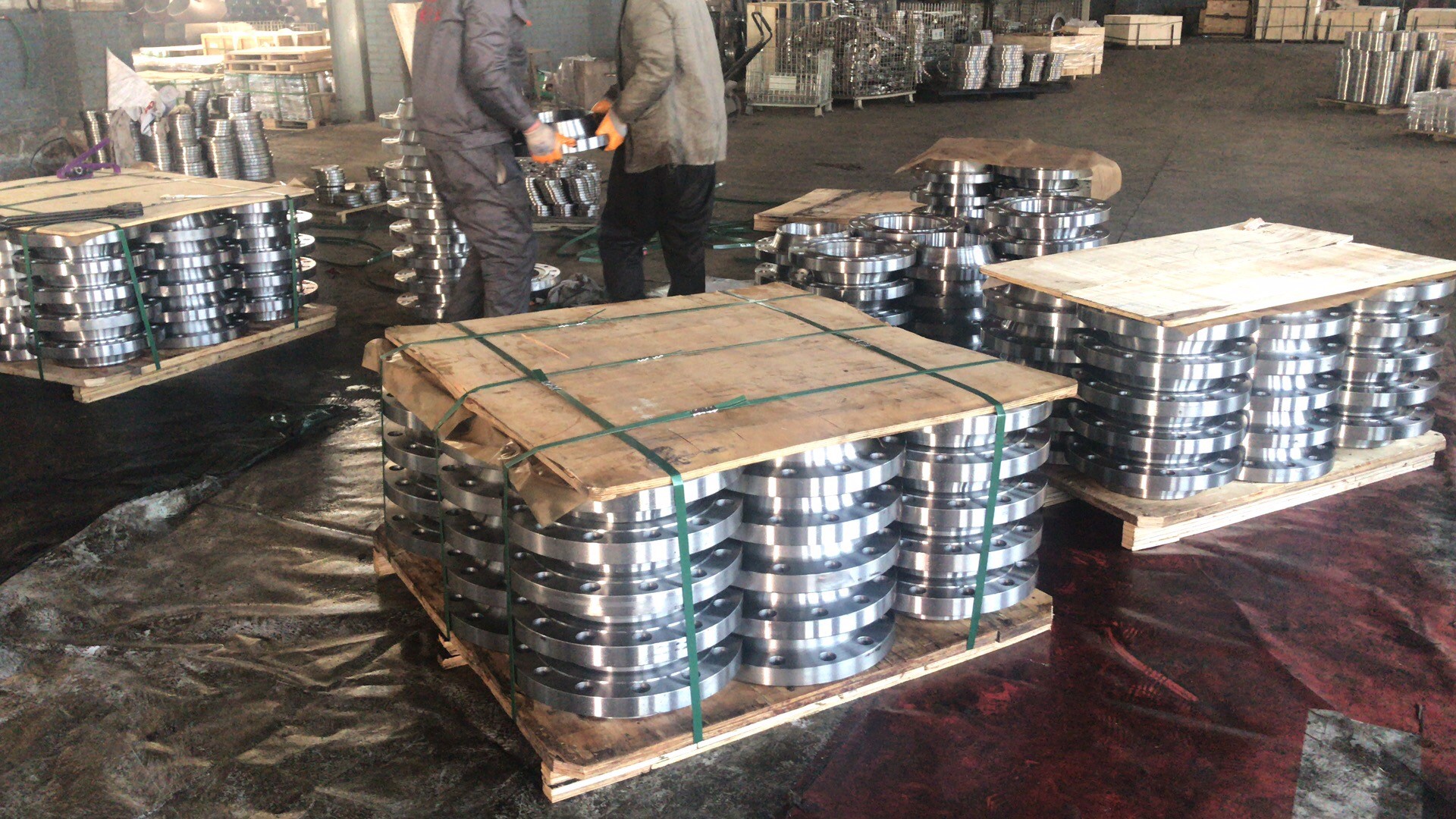 flanges packaged by pallet