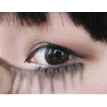 How to remove false eyelashes without hurting the eyes？