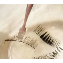 Can false eyelashes be reused?