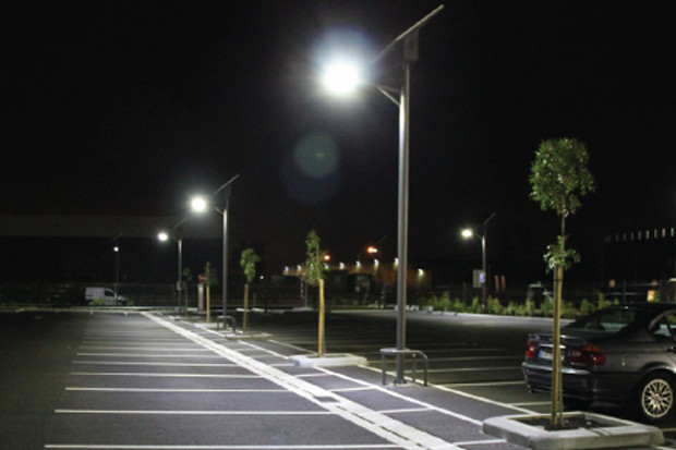 Luz de calle solar dividida utilizada en el estacionamiento de automóviles