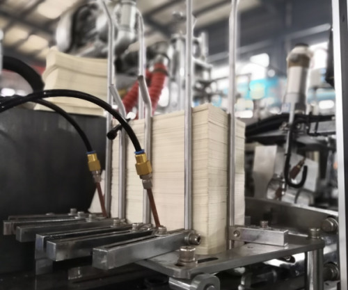 Máquina formadora de vasos de papel de velocidad media