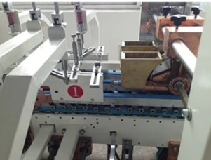 Máquina encoladora y plegadora de caja inferior plegable y predoblada