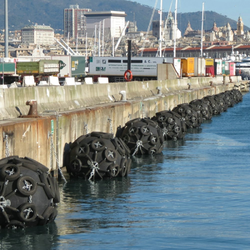 What is the advantage of pneumatic fenders compared to traditional fenders ?